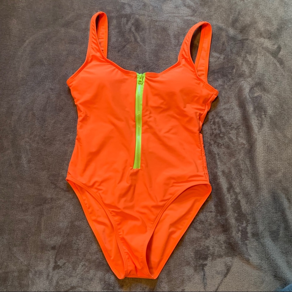 ONE PIECE SWIMSUIT